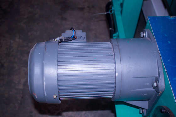 1.74kw 1200mm ارتفاع آلة قطع رغوة PU عمودي CE في ورقة