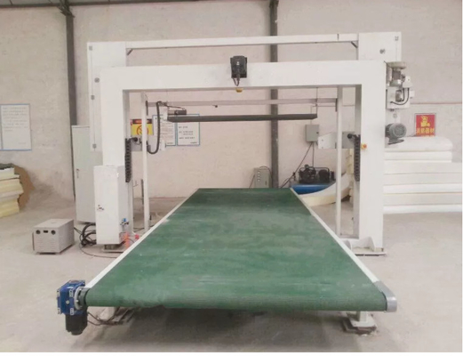 آلة قطع الإسفنج CNC ذات الشفرة الدوارة للإسفنجة المرنة