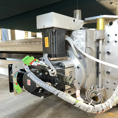 شفرة مزدوجة تتأرجح CNC آلة قطع الكنتور PU الإسفنج الرغوي