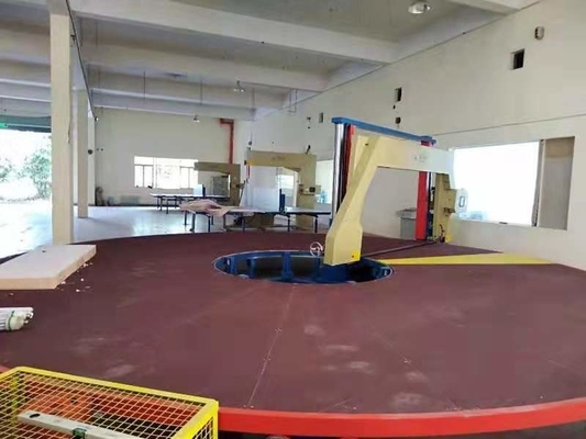 خمس قطع آلية أفقية رغوة قطع آلة مع طاولة الكاروسيل