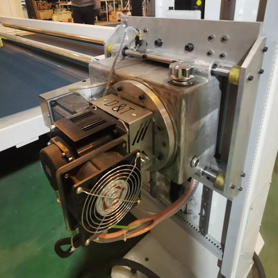 الصين بيع الساخن CNC تذبذب مزدوج الشفرة قطاع آلة رغوة لقطع شكل إسفنجة مرنة ناعمة