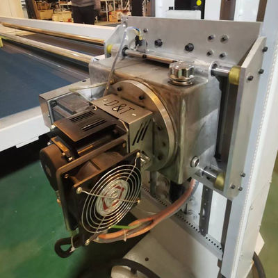 CNC مزدوج التذبذب شفرة قطاع رغوة للدقة العالية والكفاءة في قطع 2D و 3D أشكال الإسفنج مع CE