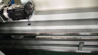 آلة رغوة البولي يوريثين CNC العمودي باستخدام الحاسب الآلي مع سكين الدوار